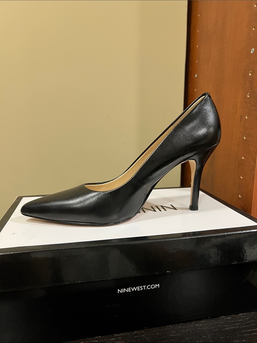Nine West Black Leather Pointed-Toe Stiletto Pumps